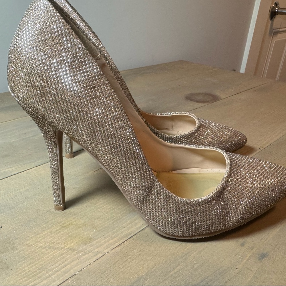Le Chateau pumps